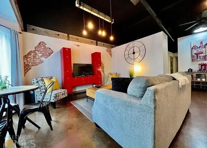 Haven At Hazel ~ Downtown Studio