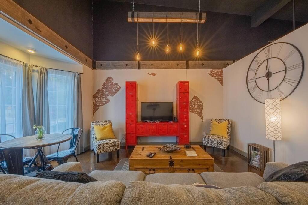 Haven At Hazel ~ Downtown